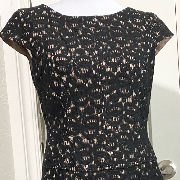 Anne Klein black lace se thru a line dress cap sleeves and tan lining size 4 - Picture 12 of 12